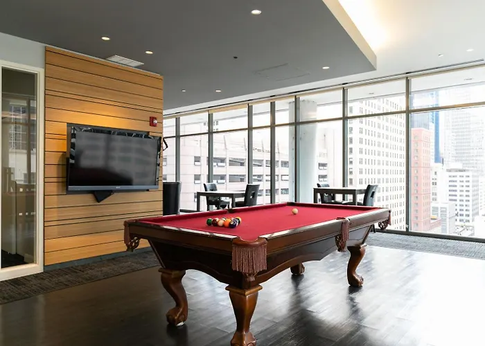 Loop W Pool Gym Nr Theatre District L Chi-258 * Chicago