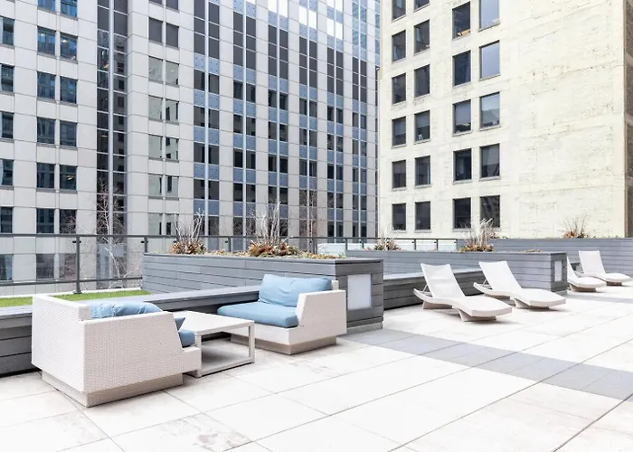 Loop W Pool Gym Nr Theatre District L Chi-258