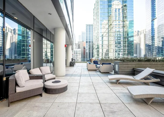 Loop W Pool Gym Nr Theatre District L Chi-258 Chicago