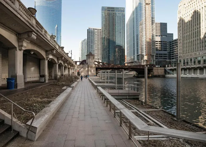 Loop W Pool Gym Nr Theatre District L Chi-258